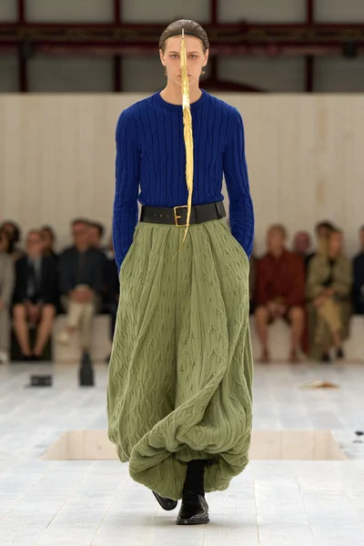 Look 15
